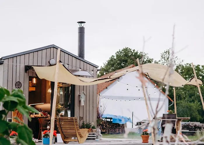 Holiday home Nadech - Glamping Na Statku Dekanovice